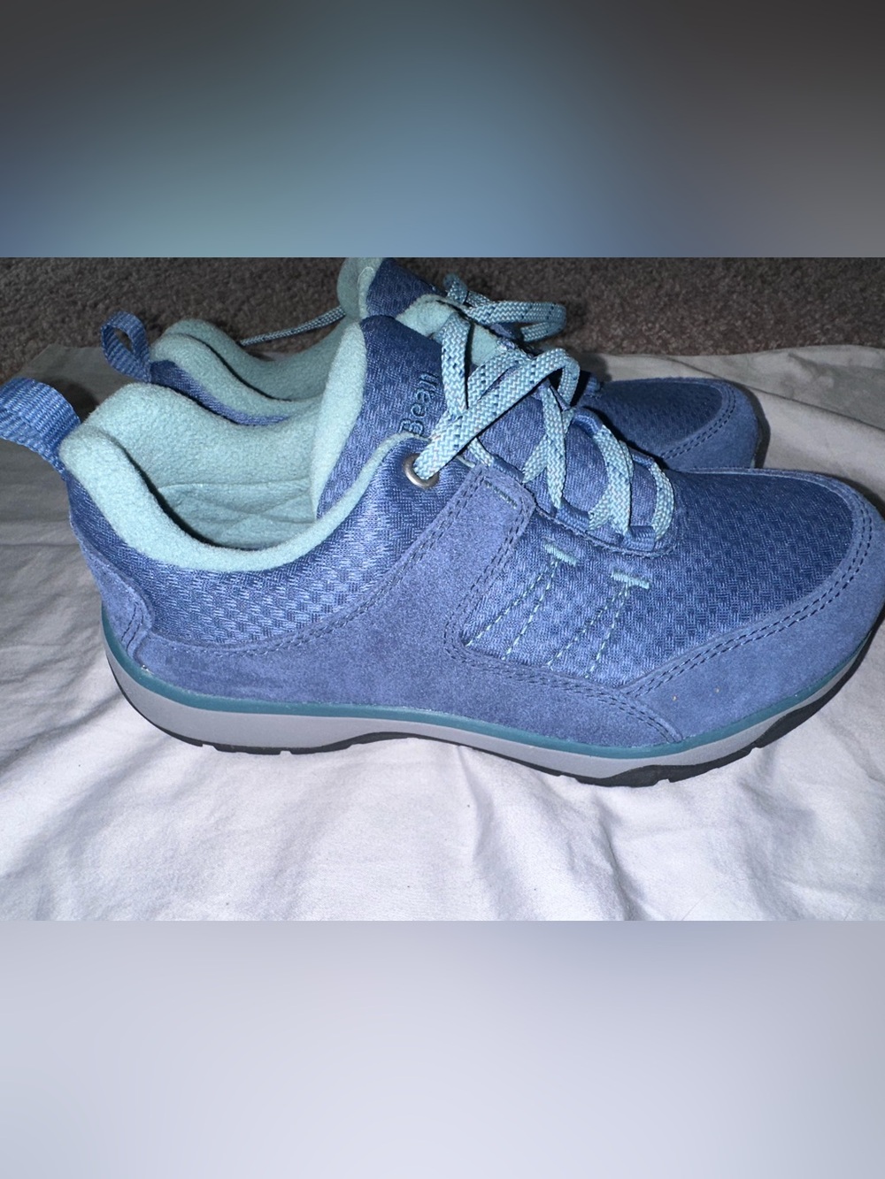 LL Bean athletic shoe Womens size 6